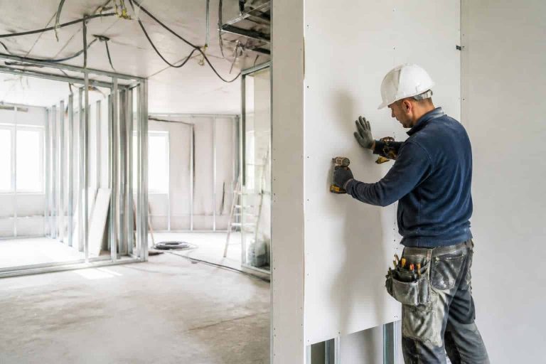 découvrez comment la plaque de plâtre ba13 influence la création de cloisons distributives et optimise la planification de vos travaux de construction ou rénovation.