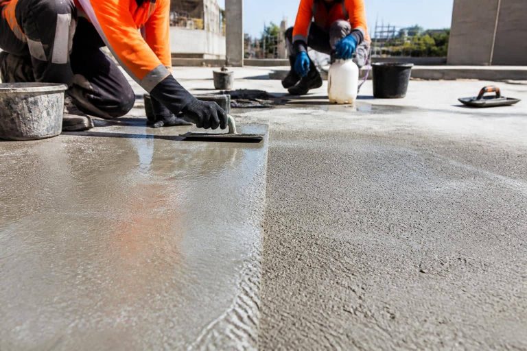 découvrez comment l'ajout d'hydrofuge de masse influence l'imperméabilisation du mortier de ciment dans les travaux de construction, améliorant sa durabilité et résistance à l'eau.