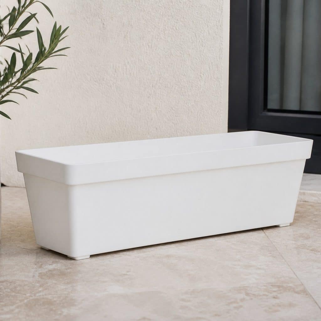 Jardinière plastique blanc mat présentée seule