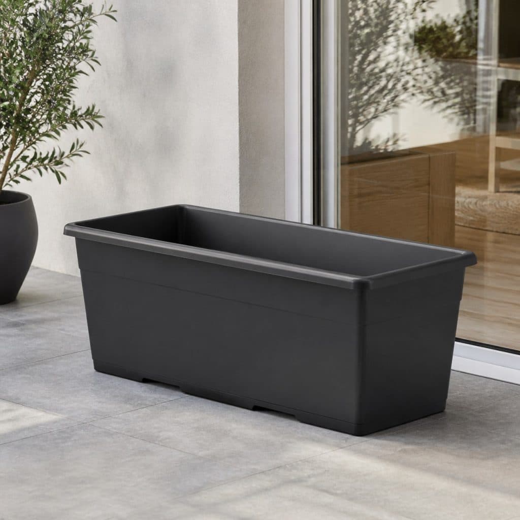 Jardinière plastique grande présentée seule