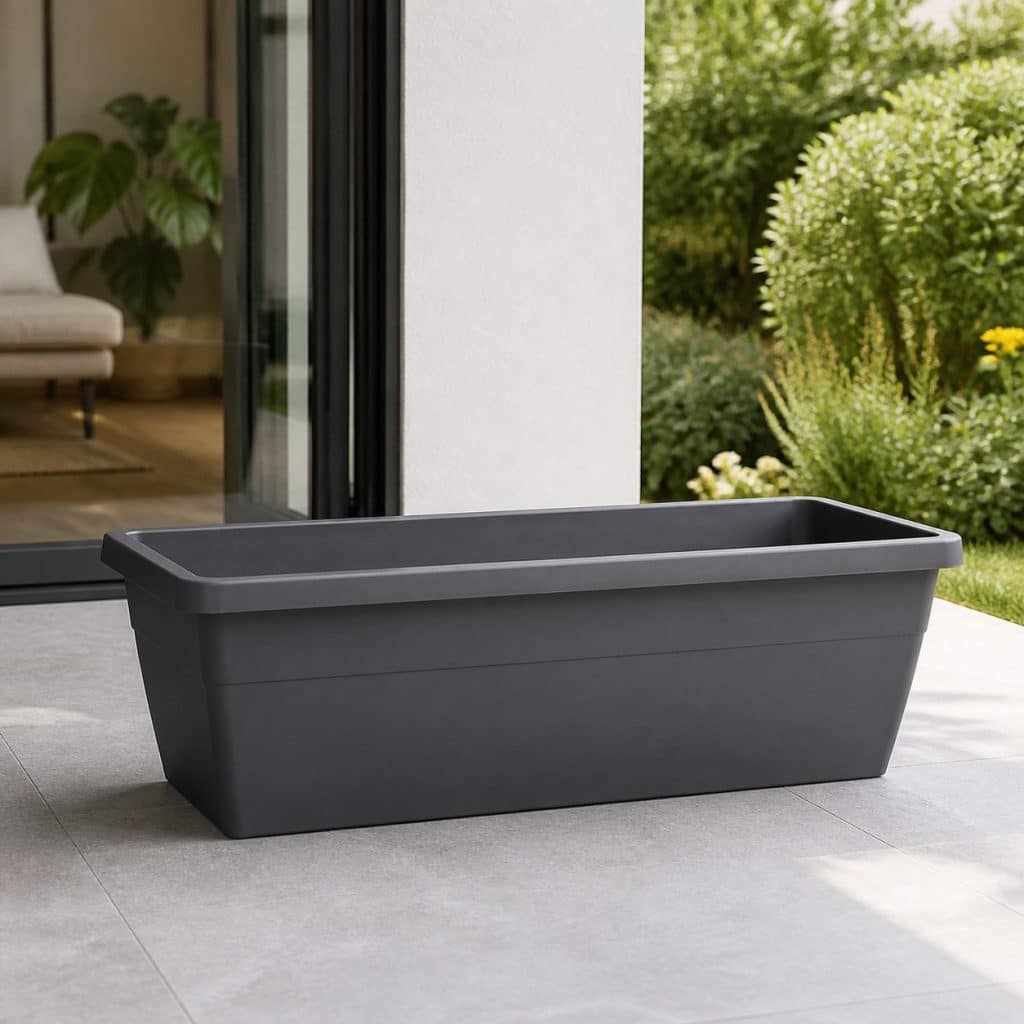 Jardinière plastique grande taille présentée seule
