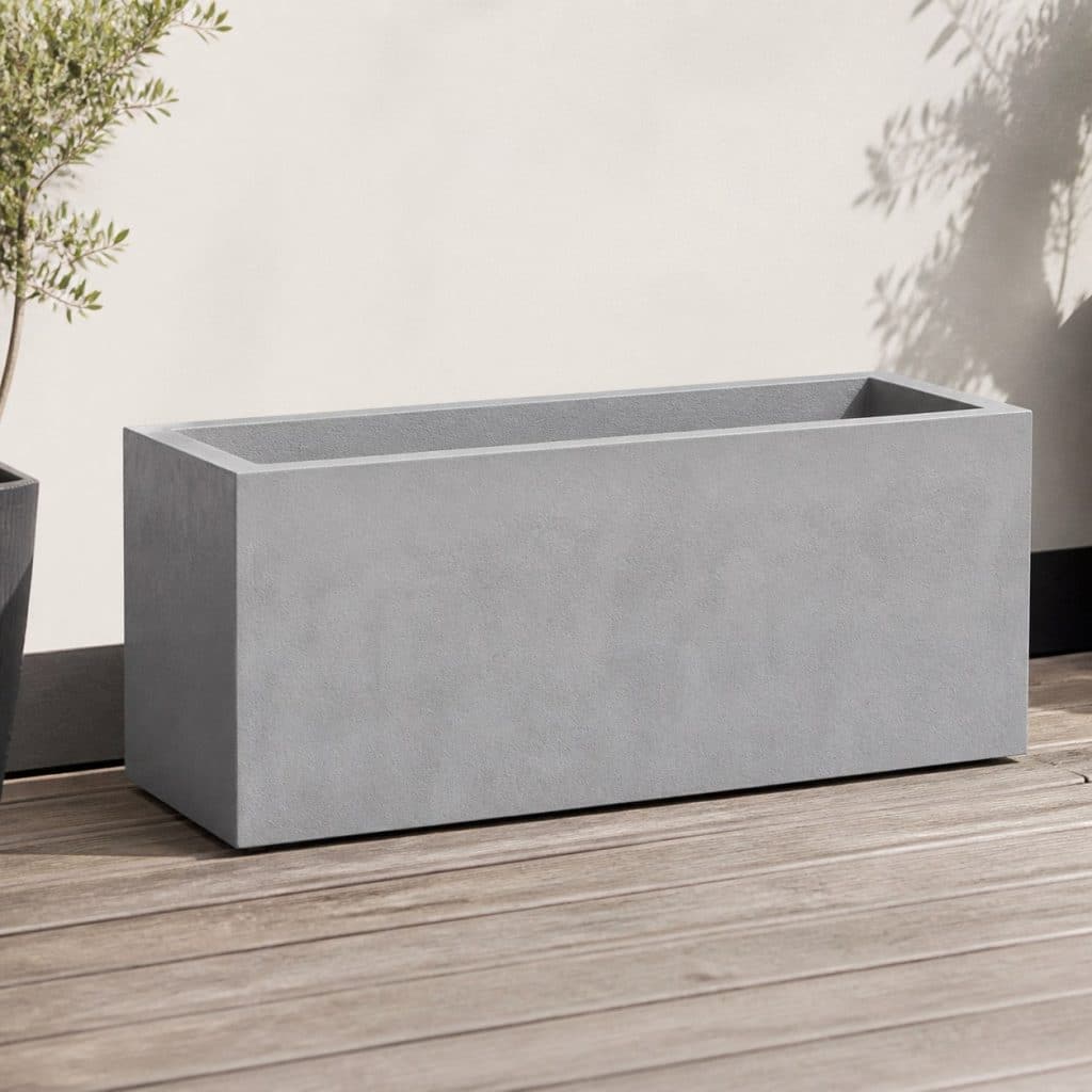 Jardinière rectangulaire grise en fibre de ciment présentée seule