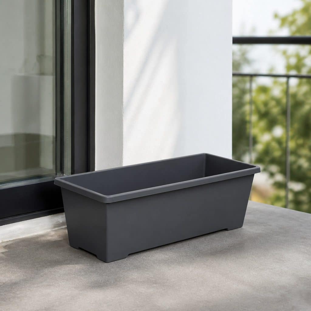 Jardinière rectangulaire petite pour balcon présentée seule