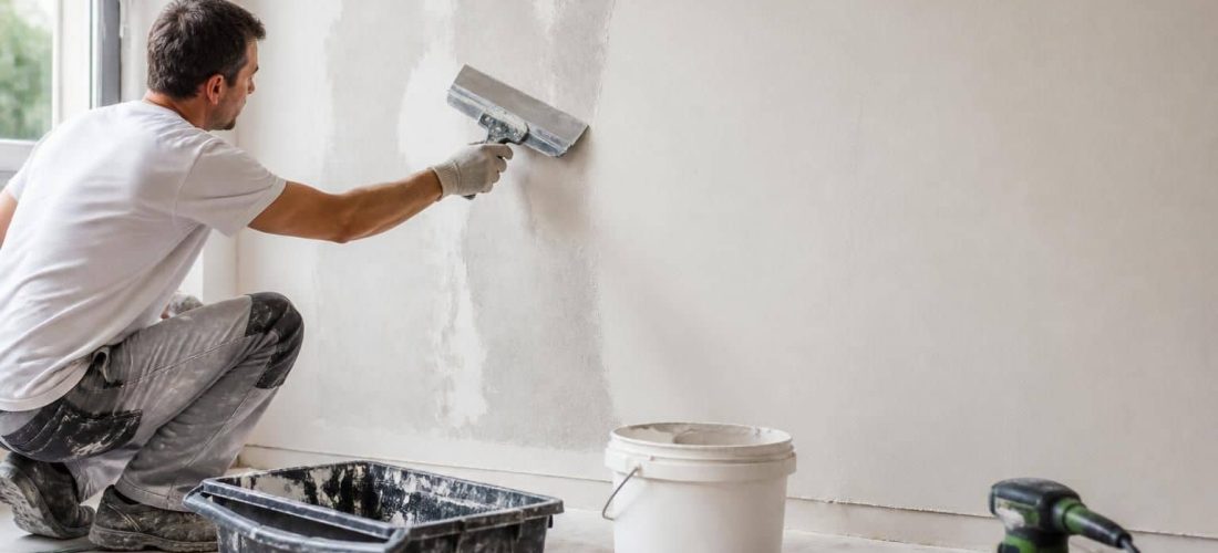 découvrez comment l'enduit de lissage prépare efficacement vos murs avant la peinture, assurant une finition parfaite et durable lors de vos travaux de rénovation.