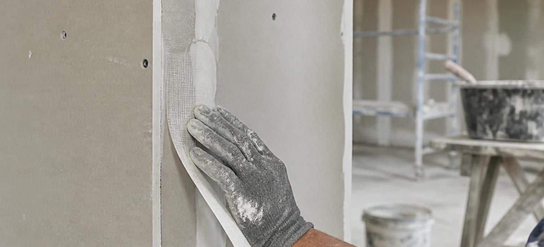 découvrez comment la bande à joint influence la solidité et la cohésion des plaques de plâtre dans les travaux de construction, améliorant la qualité et la durabilité des surfaces.