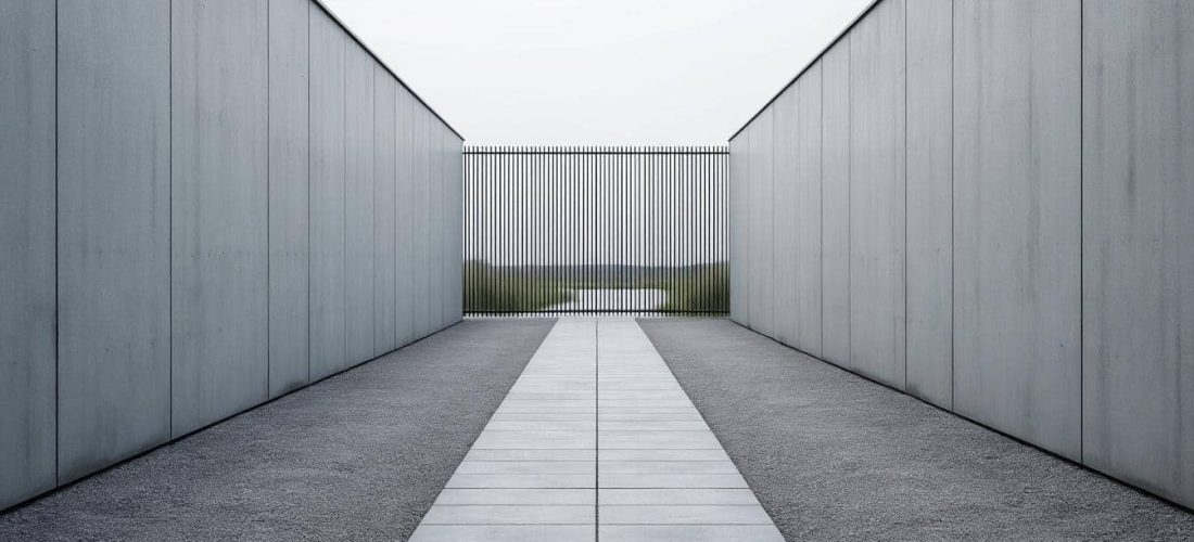 découvrez comment la décoration extérieure épurée sublime vos espaces grâce à l'utilisation de lignes de fuite droites, apportant élégance et modernité à votre jardin ou terrasse.